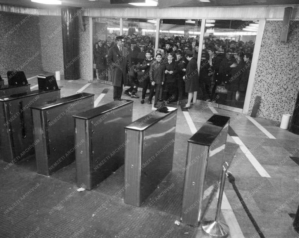 Közlekedés - A Metró első napja