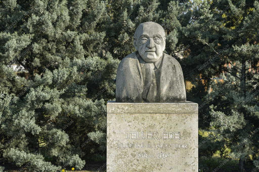 Városkép - Budapest - Csepel - Teller Ede-szobor