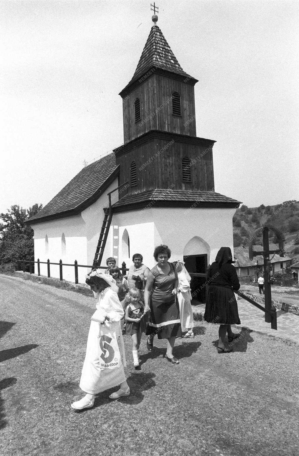 Népszokások - Hollókői lakodalom
