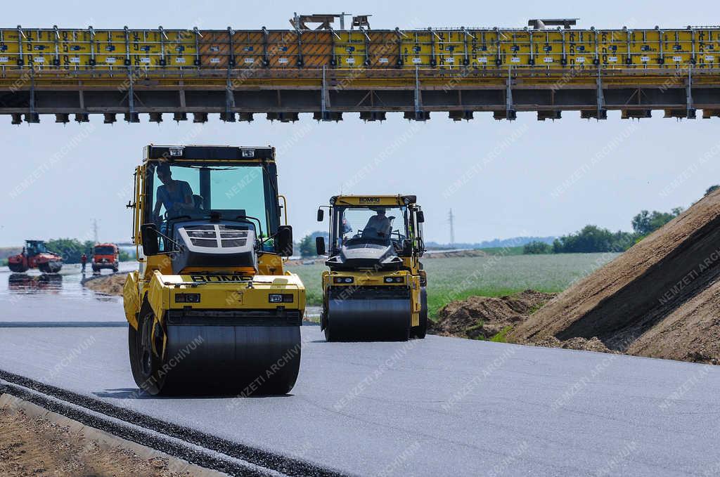 Közlekedés - Derecske - Az M35-ös autópálya építése