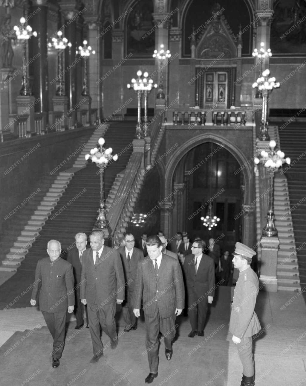 Külkapcsolat -  Kommunista és munkáspártok találkozója