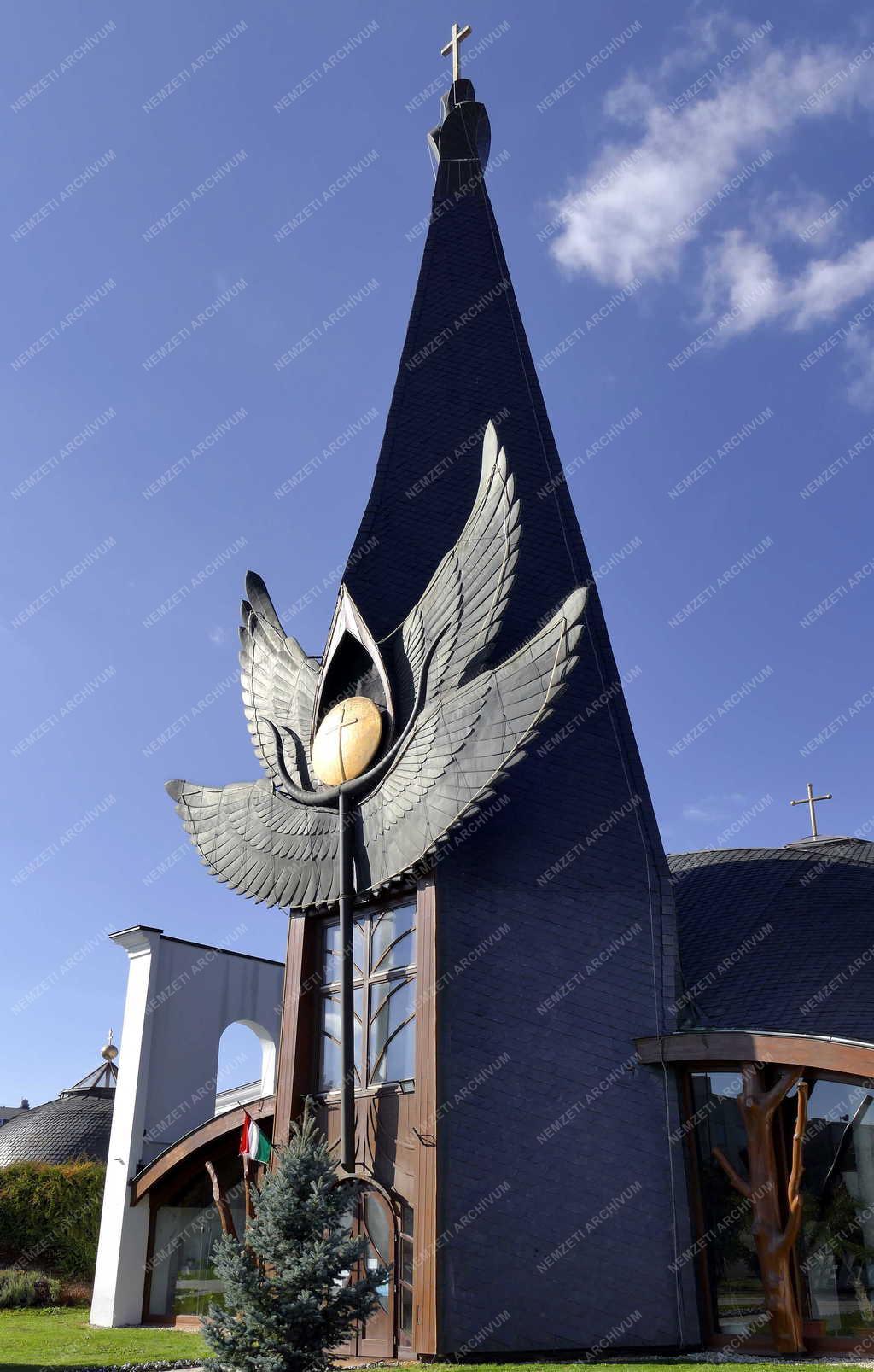 Egyház - Százhalombattai Szent István templom