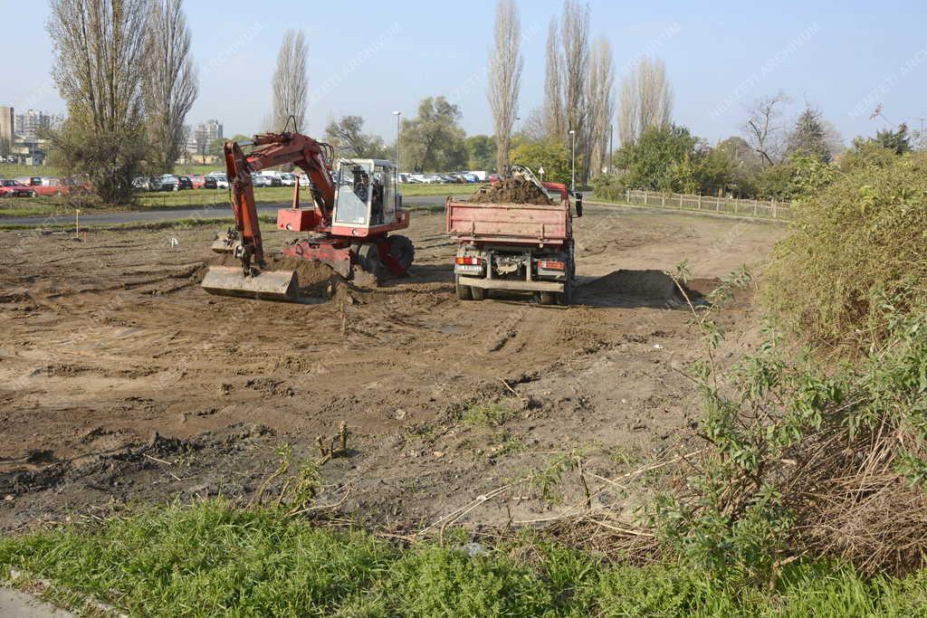 Felújítás - Vác - Megújul a váci vasútállomás