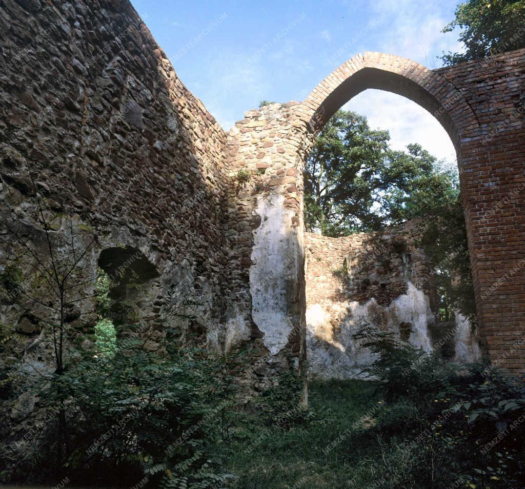 Balatonfelvidék - Látnivalók - Pálos kolostorrom