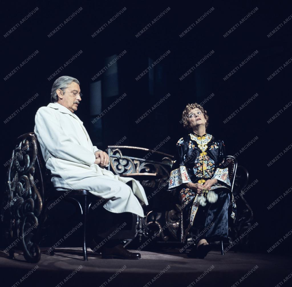 Kultúra - Alekszej Nyikolajevics Arbuzov: Kései találkozás című darabjának próbája a Madách Színház Kamaraszínházában