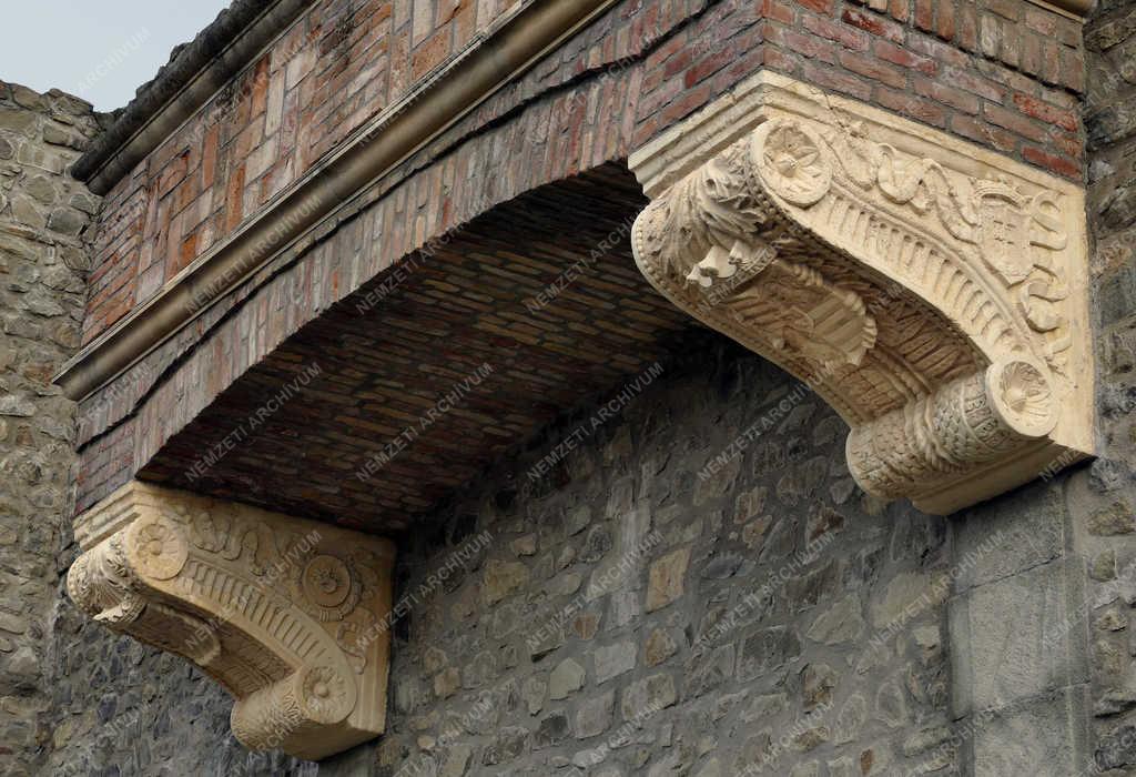 Műalkotás - Visegrád - Reneszánsz erkély a királyi palotában