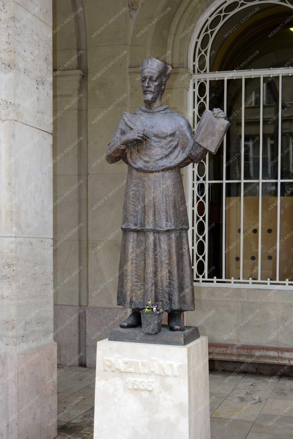Műalkotás - Budapest - Pázmány Péter szobra