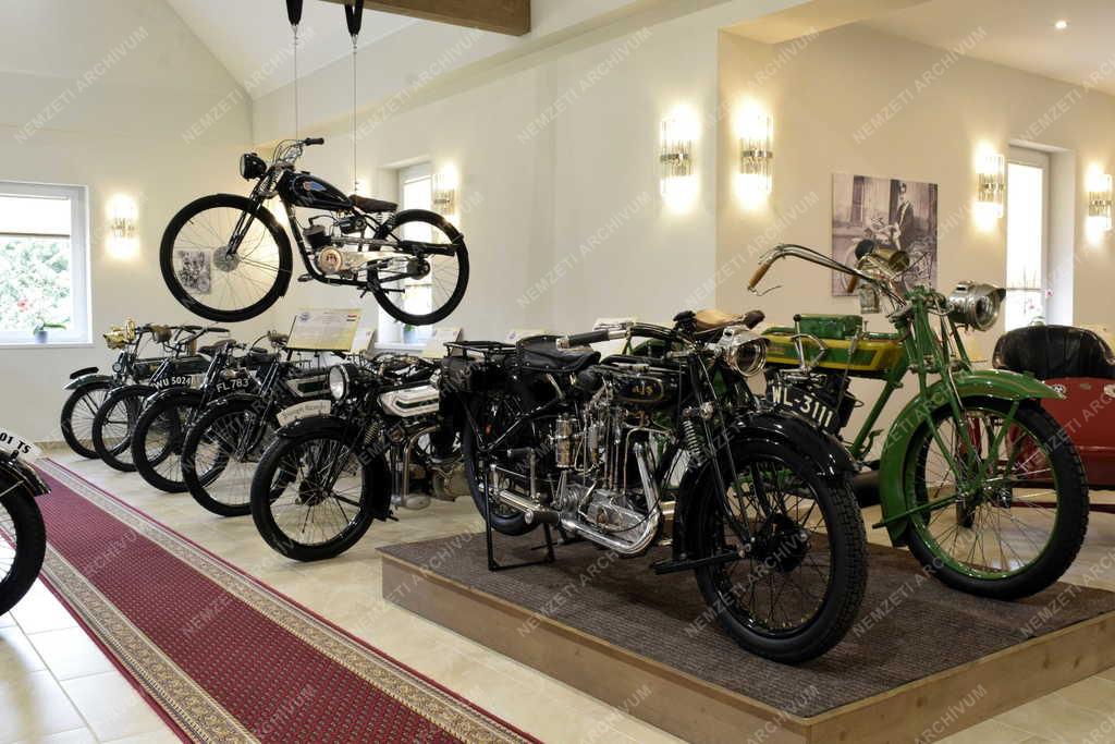 Kultúra - Közlekedés - Kaáli Autó-Motor Múzeum Dörgicsén