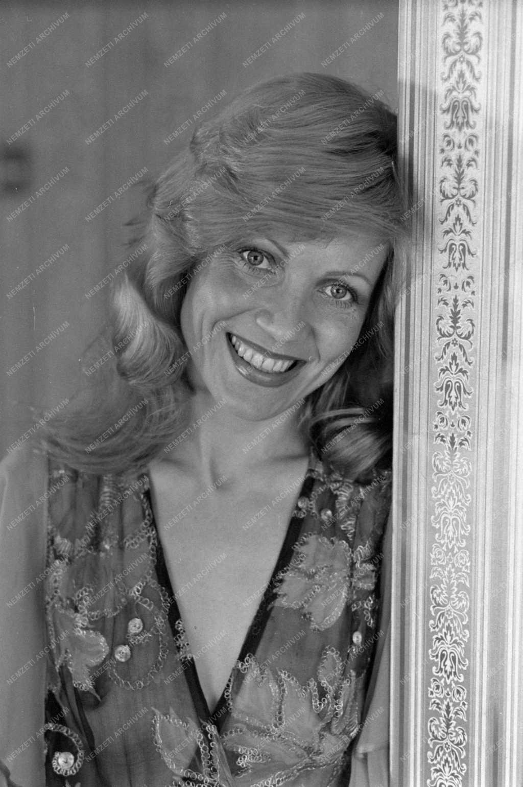 Kultúra - Adamis Anna dalszerző, költő