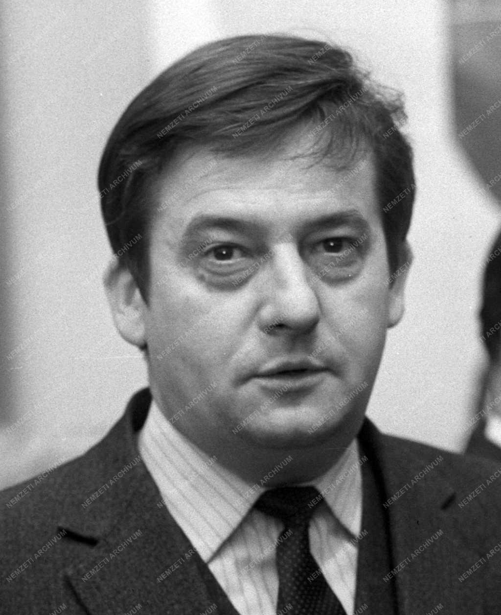 Hírügynökség - MTI munkatárs