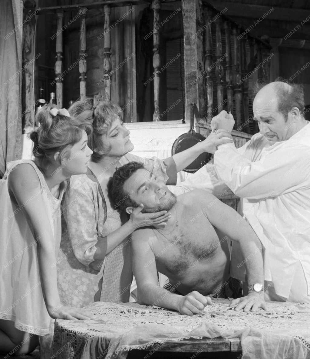 A Madách Színház május 6-án bemutatja Giulio Scarnicci – Renzo Tarabusi: „Kaviár és lencse” c. vígjátékát. Rendező: Kerényi Imre