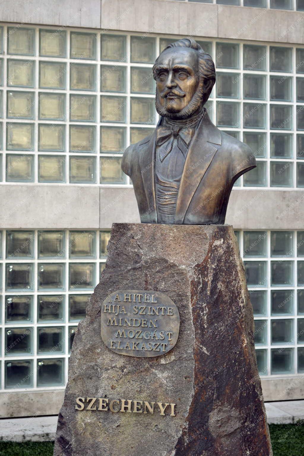 Műalkotás - Budapest - Széchenyi István szobra