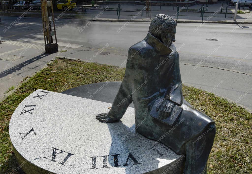 Köztéri szobor - Budapest - Arthur Koestler újságíró és polihisztor