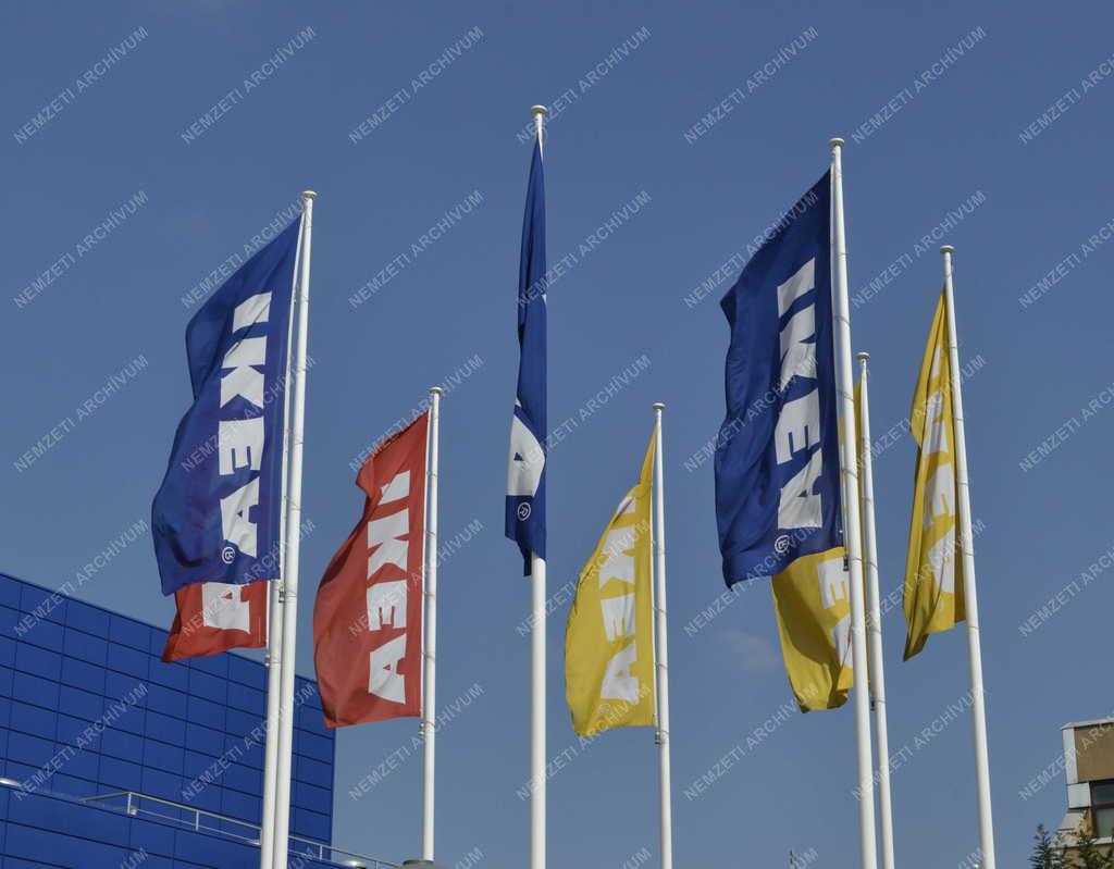 Jelkép - Budapest - IKEA zászlók