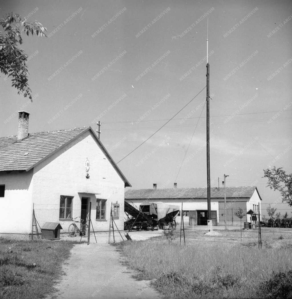 Mezőgazdaság - Velencei gépállomás lovasberényi brigádszállása