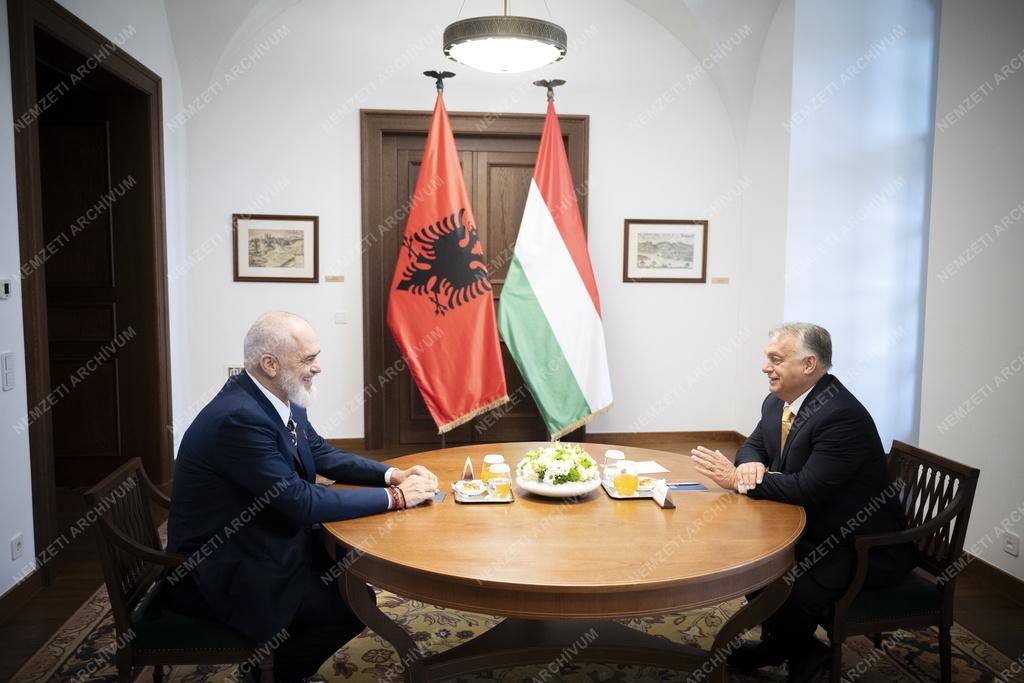 Orbán Viktor az albán kormányfővel tárgyalt
