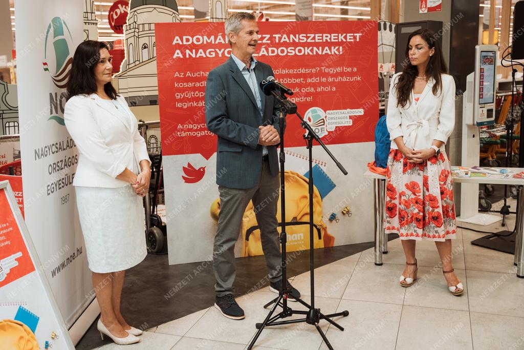 Elindult a nagycsaládosok és az Auchan közös tanszergyűjtése