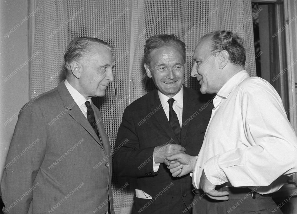 Belpolitika - Kádár János a Magyar Írók Szövetségében