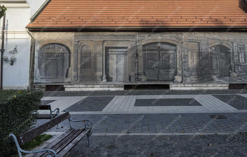 Városkép - Budapest - Felújítás alatt lévő régi ház Óbudán 