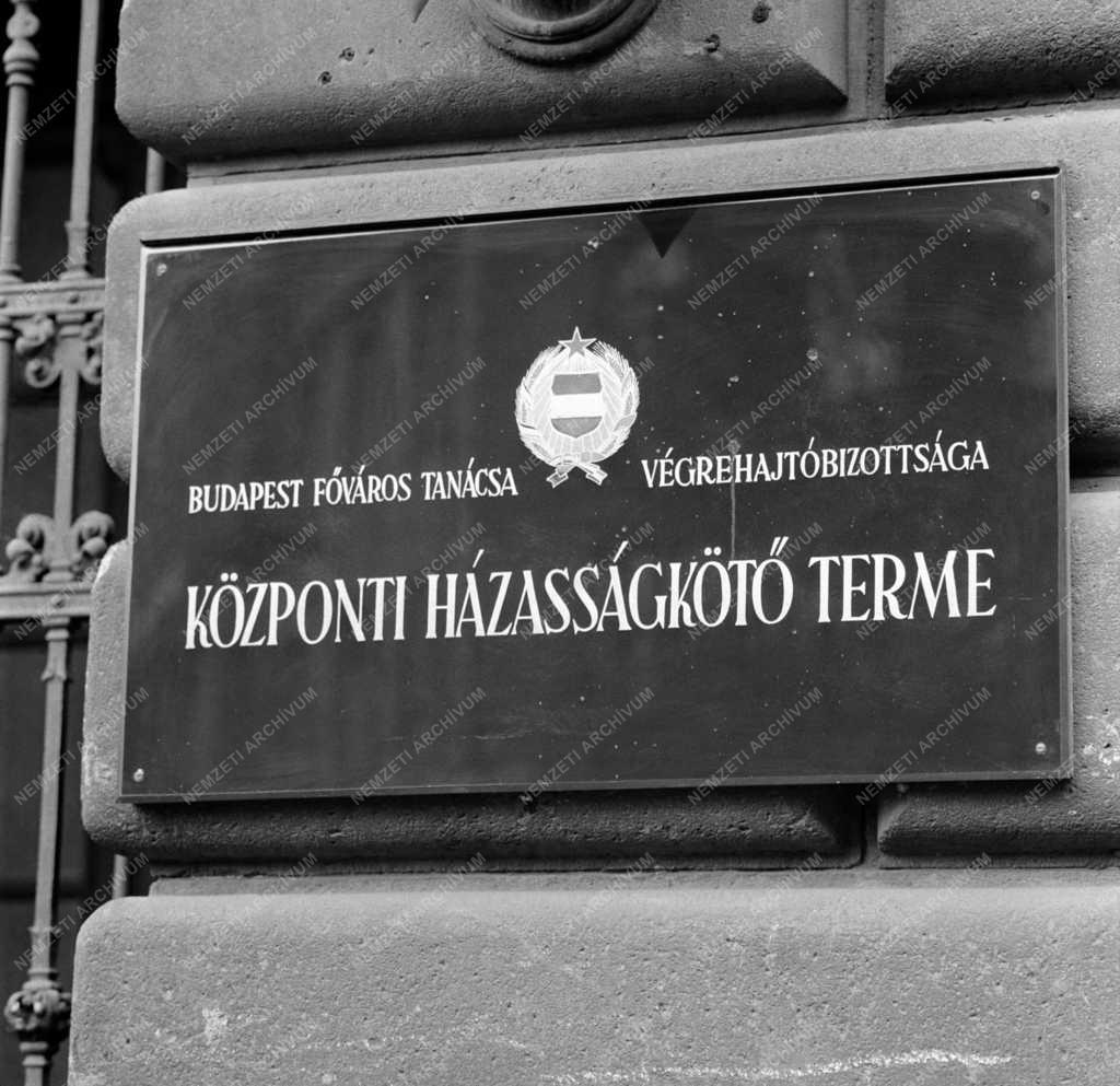 Intézmény - Központi Házasságkötő Terem