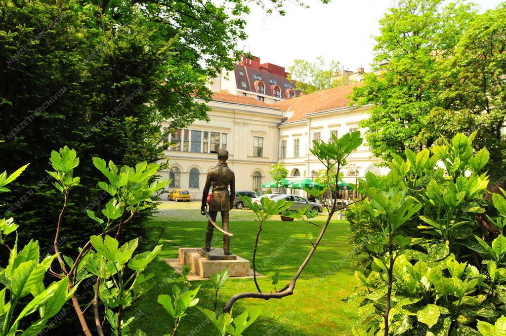 Budapest - Városkép - Petőfi szobor