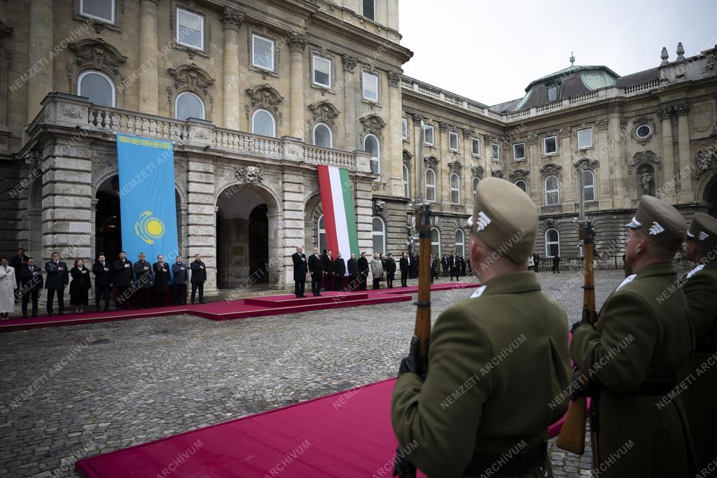 Orbán Viktor fogadta a kazah elnököt