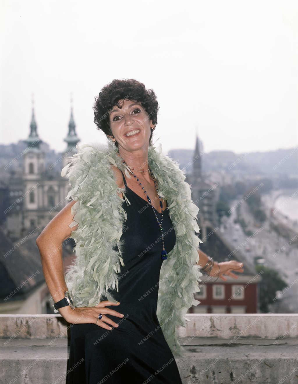 Színház - Psota Irén színművésznő otthonában