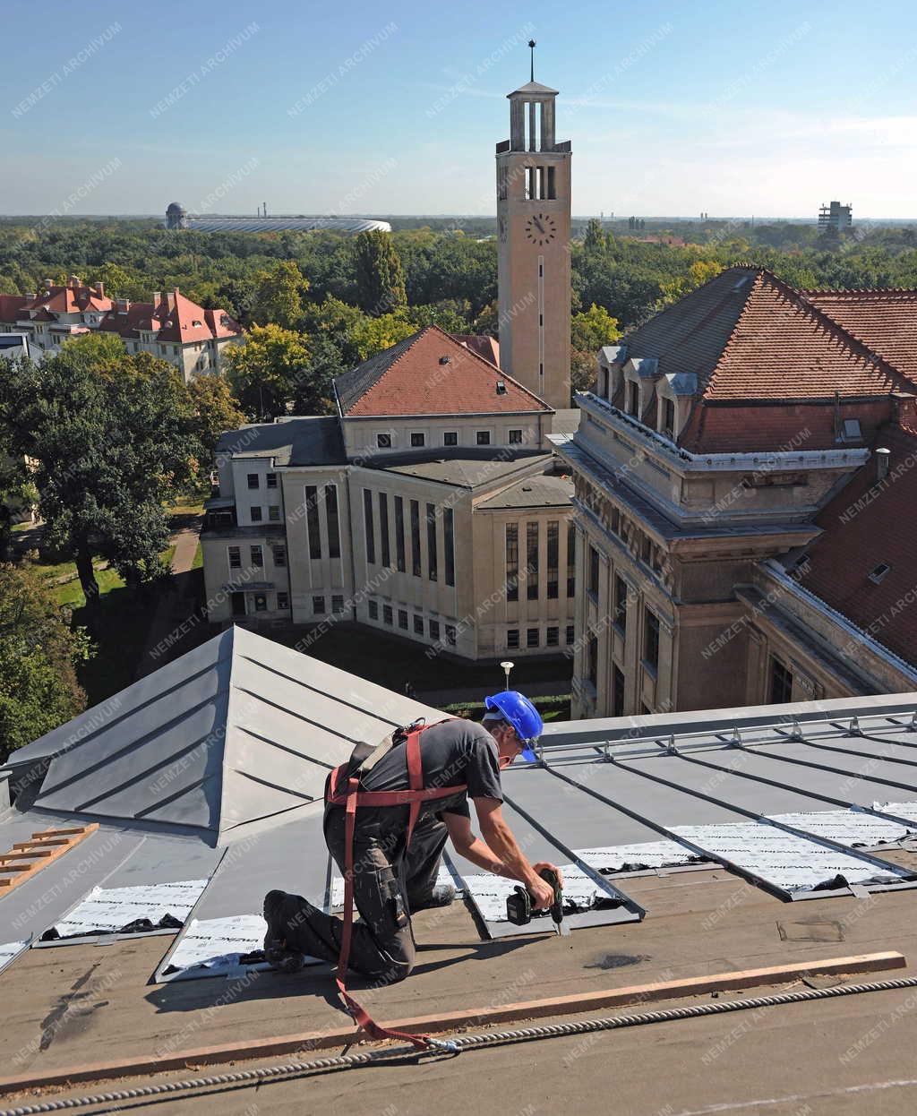 Felújítás - Debrecen - Tetőfelújítás a Debreceni Egyetemen