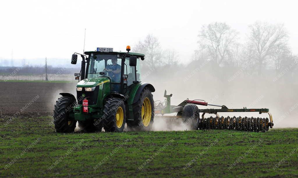 Mezőgazdaság - Ebes - Tavaszi munkák 