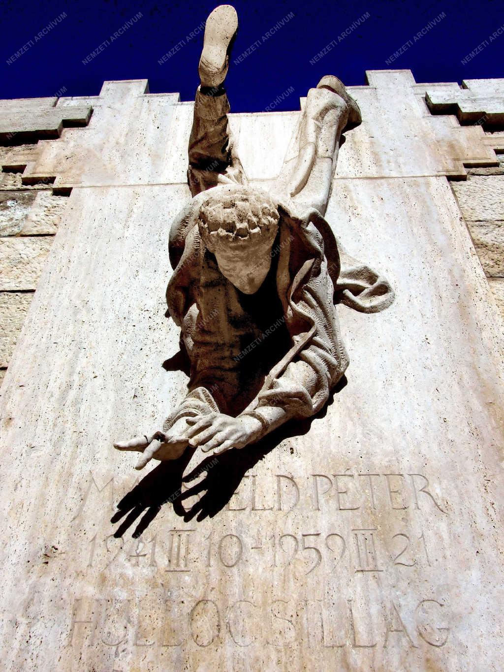 Köztéri szobor - Budapest - Mansfeld-emlékmű a Vár oldalában