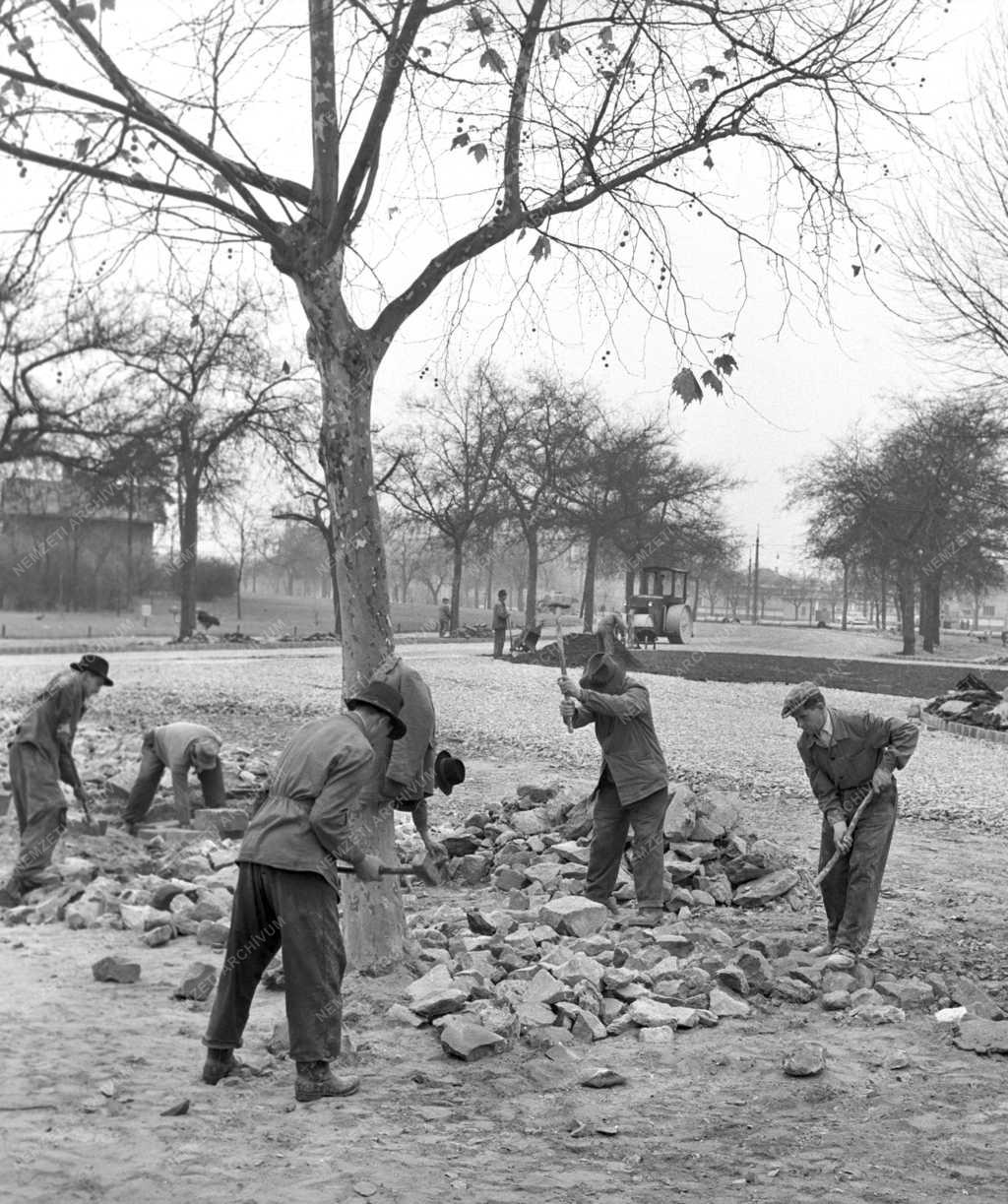 Útépítés - Építik a Népliget autóútjait