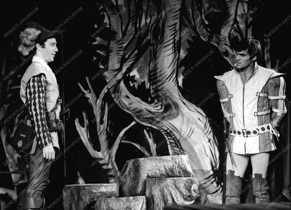 A Bartók Gyermekszínház szeptember 29-én mutatja be Lovászy-Róna: Robin Hood című romantikus játékát, rendező Kerényi Imre