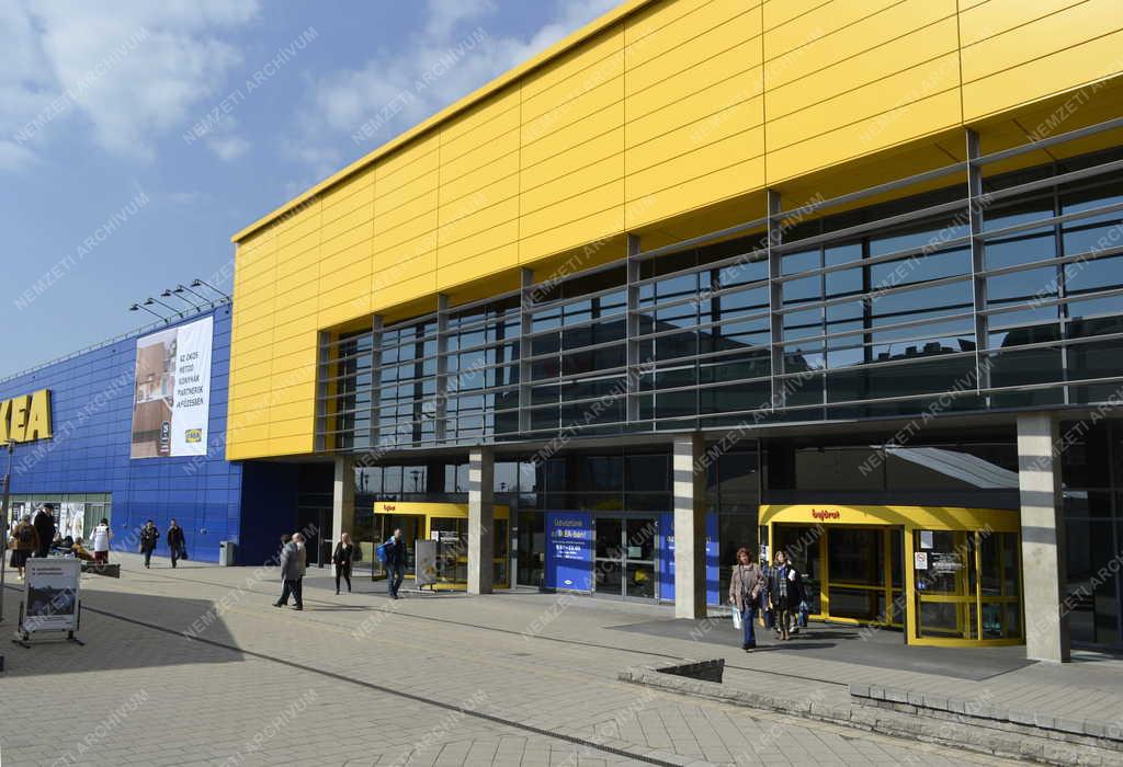 Kereskedelem - Budapest - Az IKEA áruház bejárata