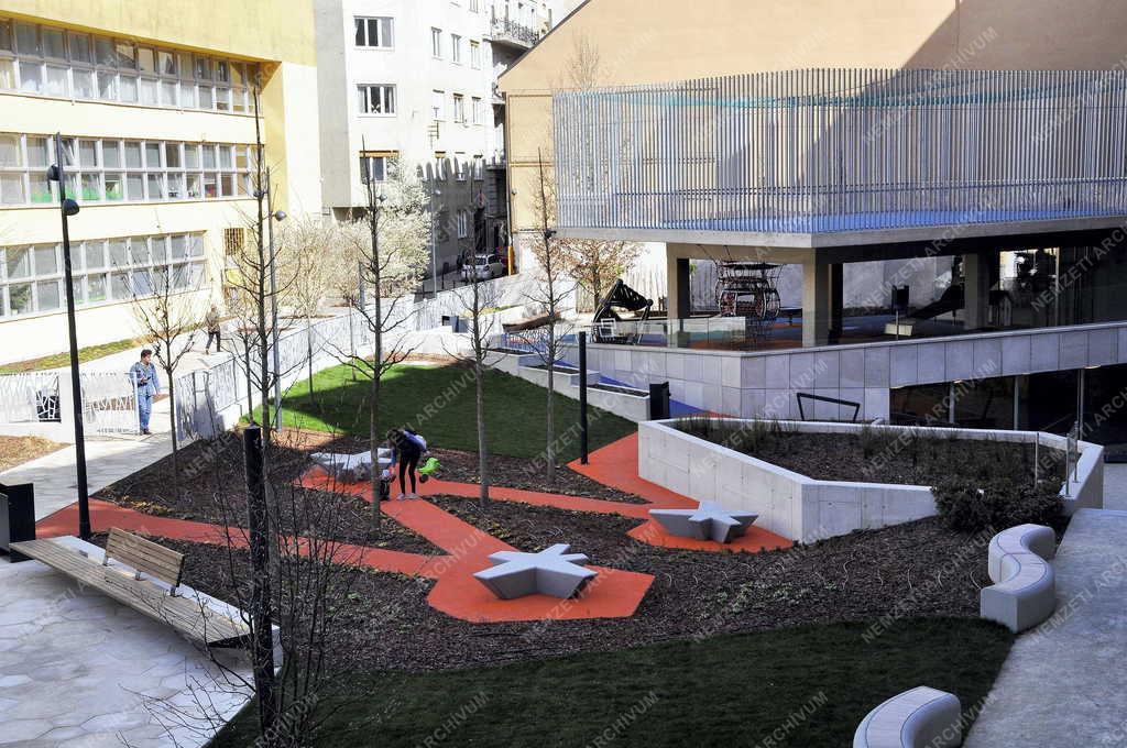 Városkép - Szabadidő - Budapest - Új közpark, a Bástya park a belvárosban