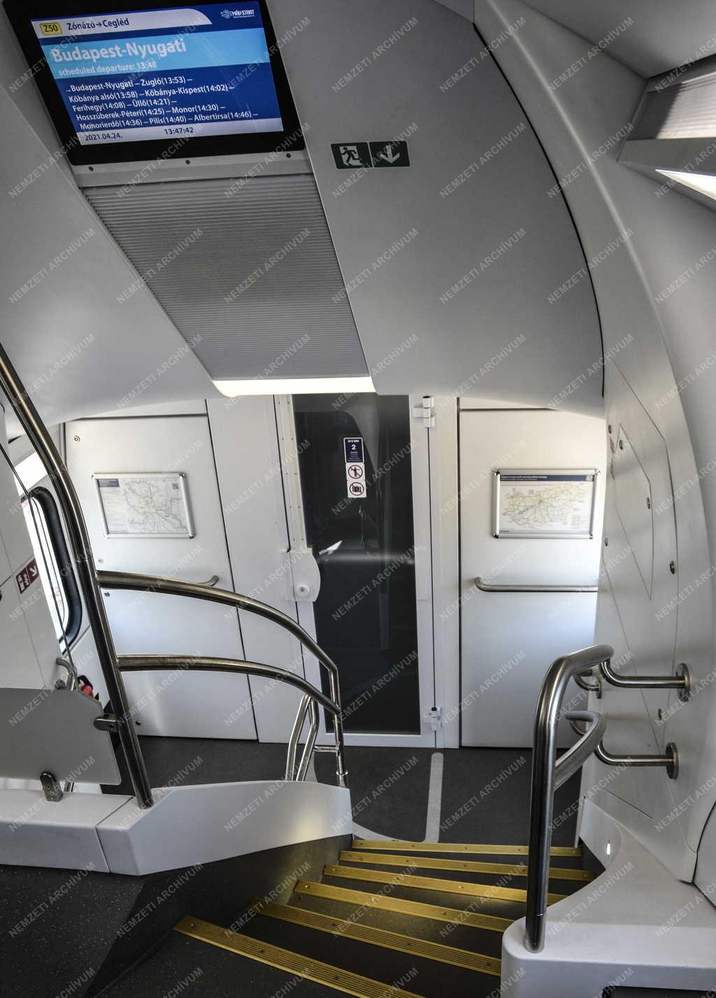 Közlekedés - MÁV - Stadler KISS emeletes motorvonat