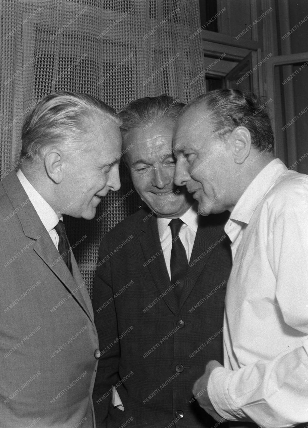 Belpolitika - Kádár János a Magyar Írók Szövetségében