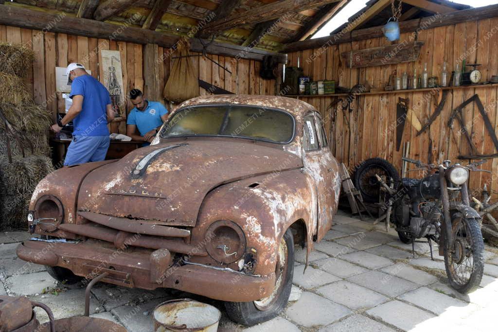 Kultúra - Közlekedés - Kaáli Autó-Motor Múzeum Dörgicsén