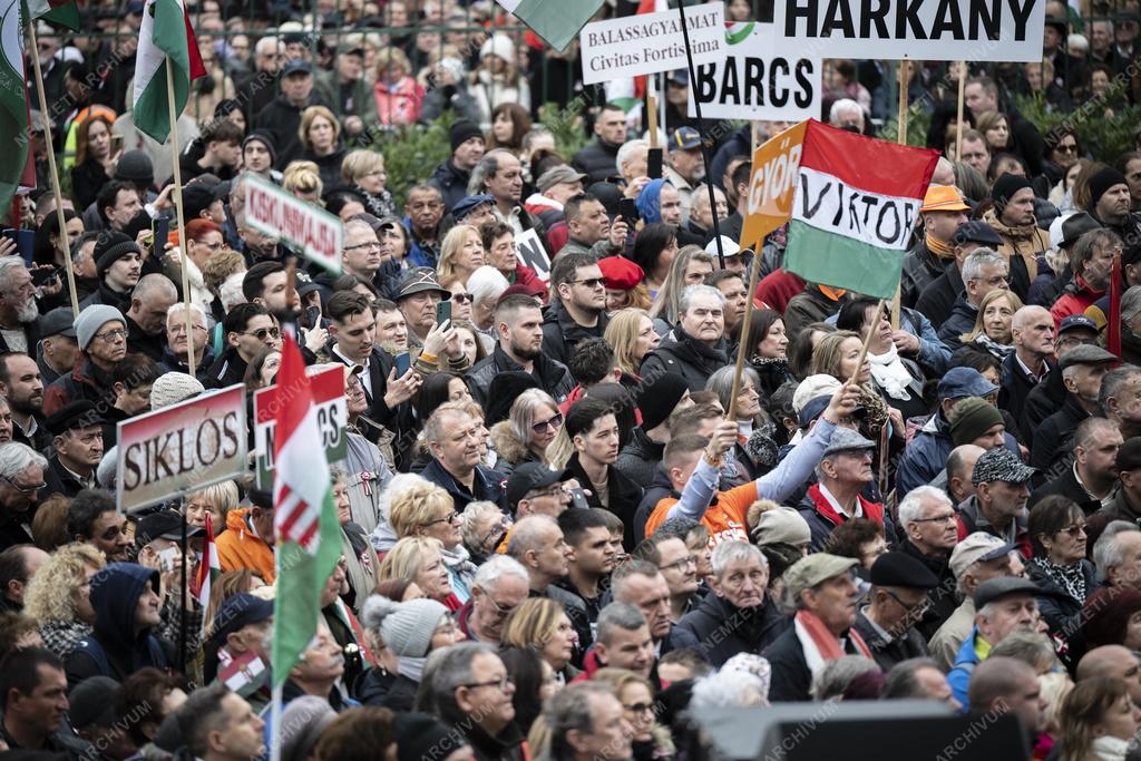 Március 15. - Állami díszünnepség a Múzeumkertben