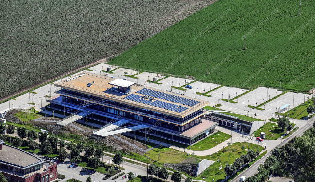 Gazdaság - Oktatás - Átadták a Debreceni Egyetem Innovációs Központját