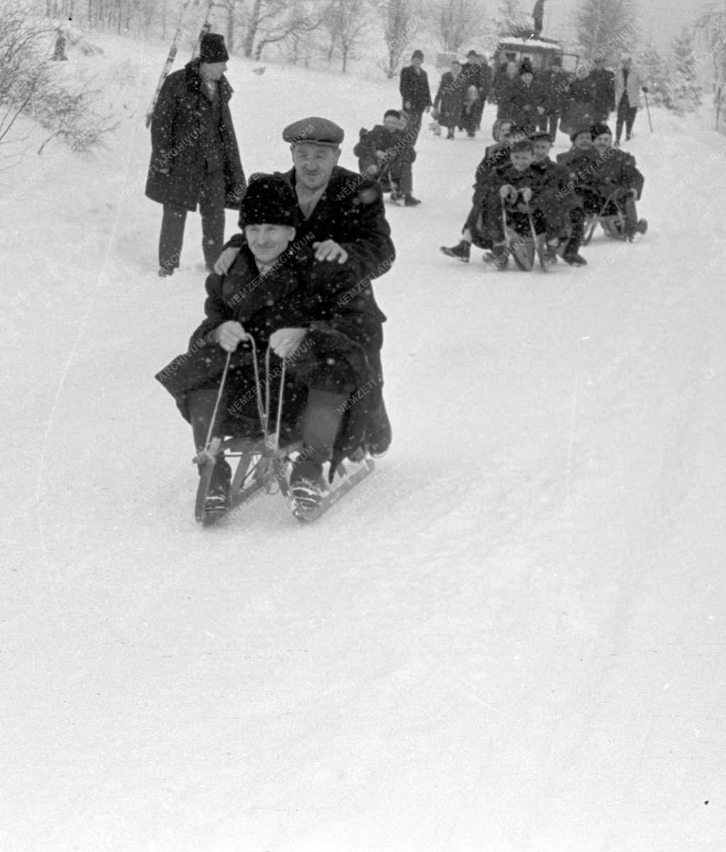 Társadalom - Üdülés - Galyatető
