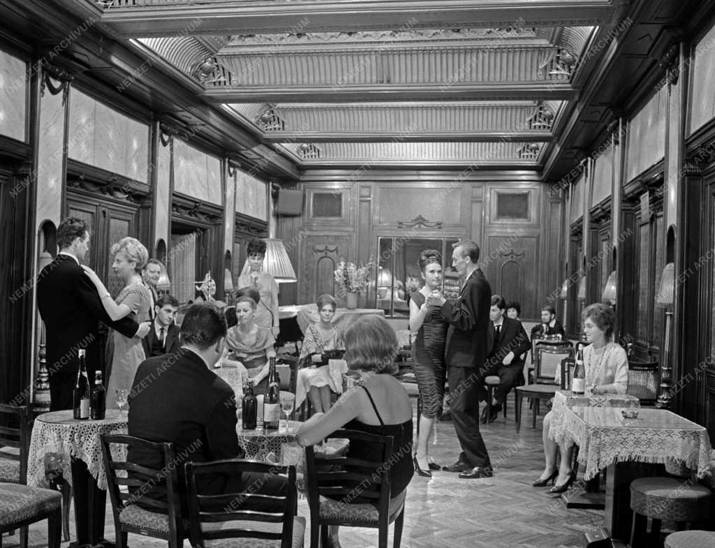 Vendéglátás - Hetven éves a New York-palota  