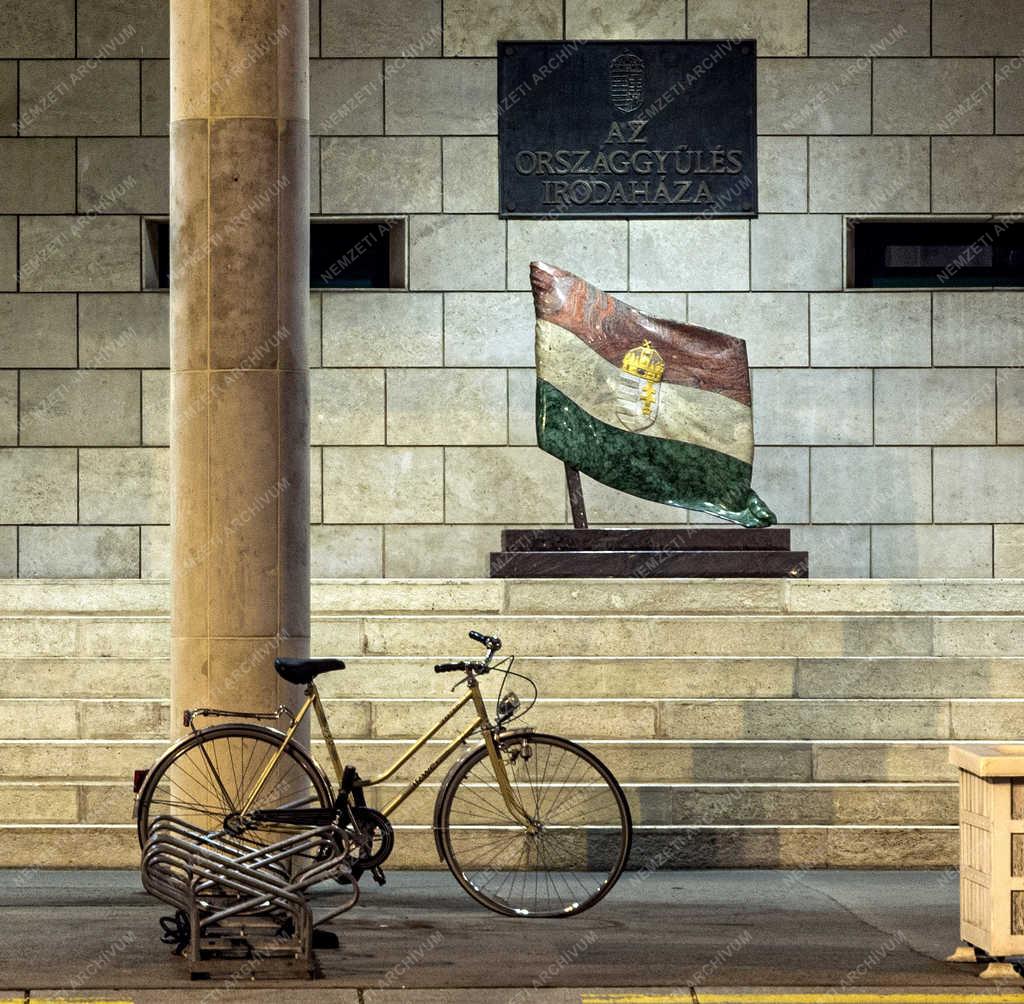 Épületfotó - Budapest - Országgyűlés Irodaháza