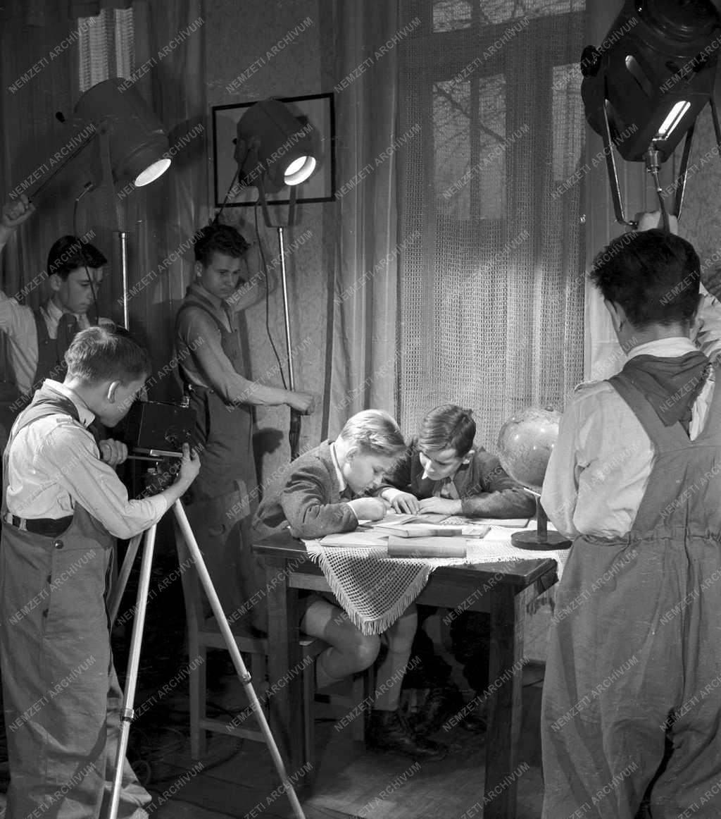 Oktatás - A Csepeli Úttörőház filmszakköre