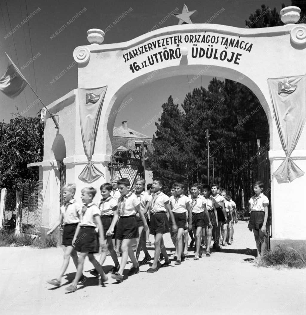 Nyaralás - Úttörőtábor Balatonszabadin