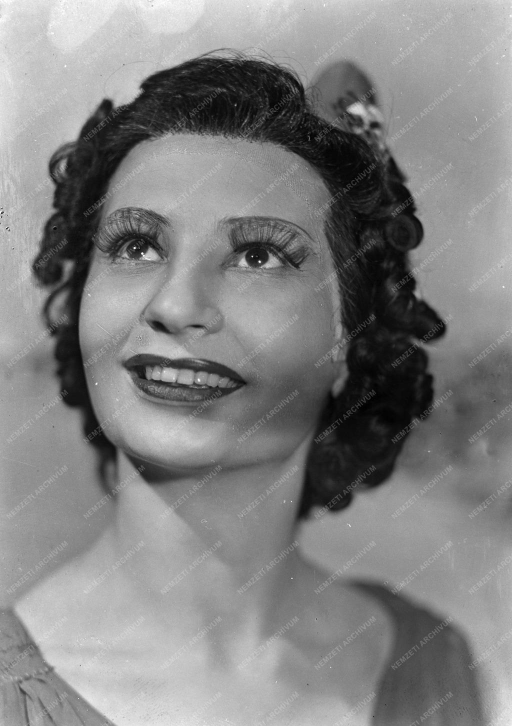 Csinády Dóra balettművész