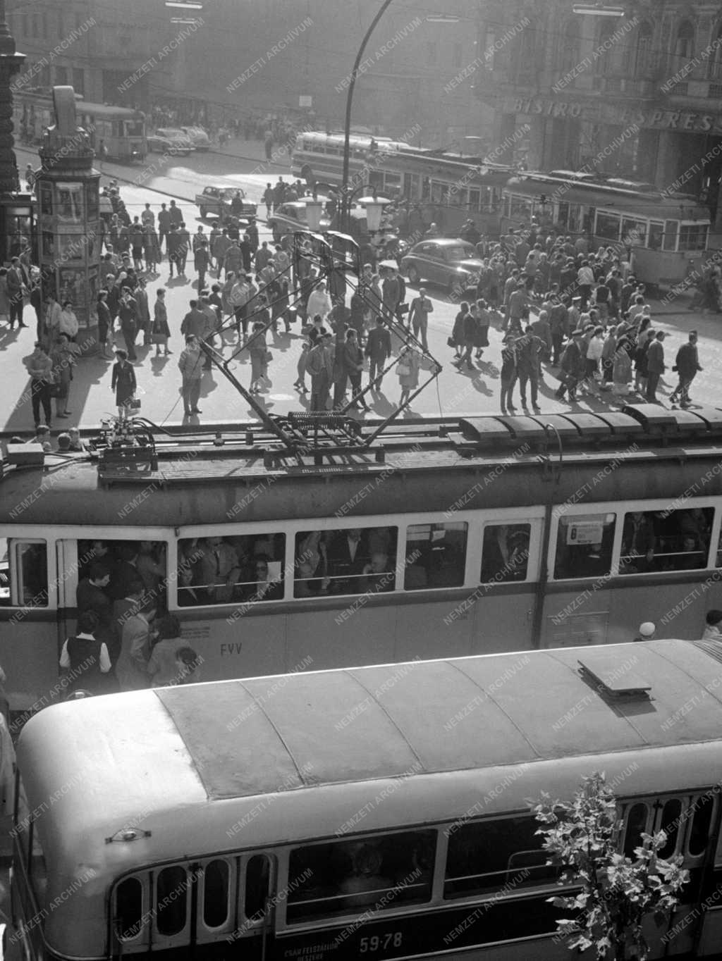 Közlekedés - Csúcsforgalom Budapesten