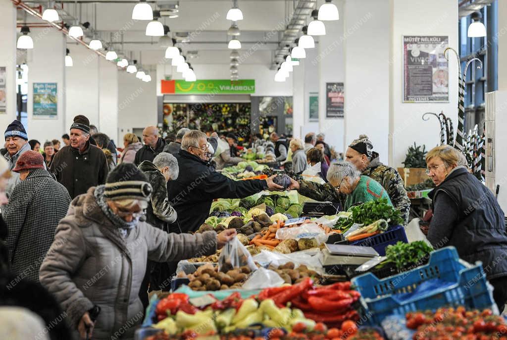 Kereskedelem -  Debrecen - Növekvő forgalom a Nagypiacon