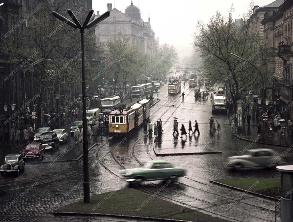 Városkép - Közlekedés - Forgalom a Marx térnél