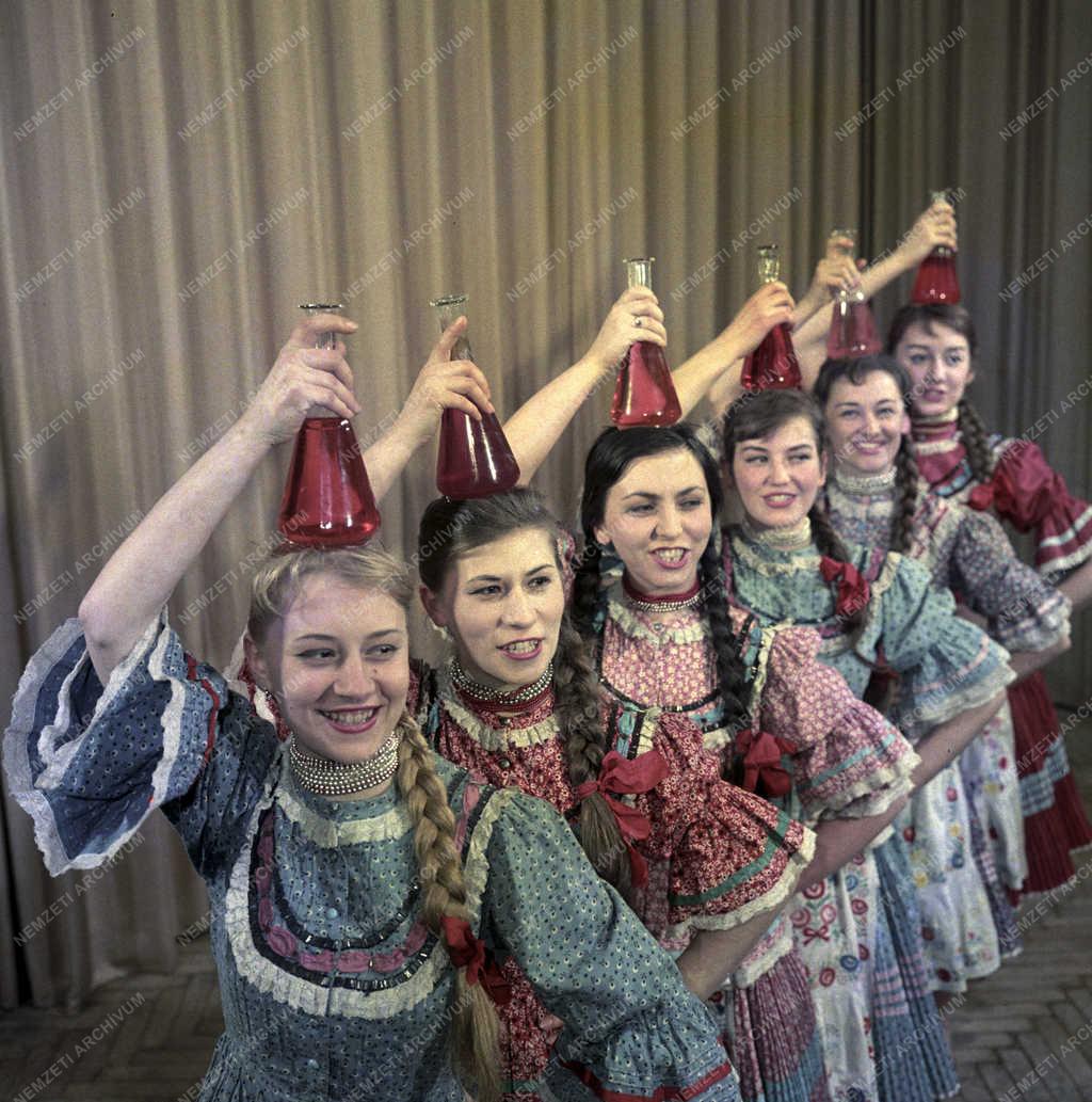 Kultúra - Külföldi szereplésre készül a KISZ Központi Művészeggyüttes