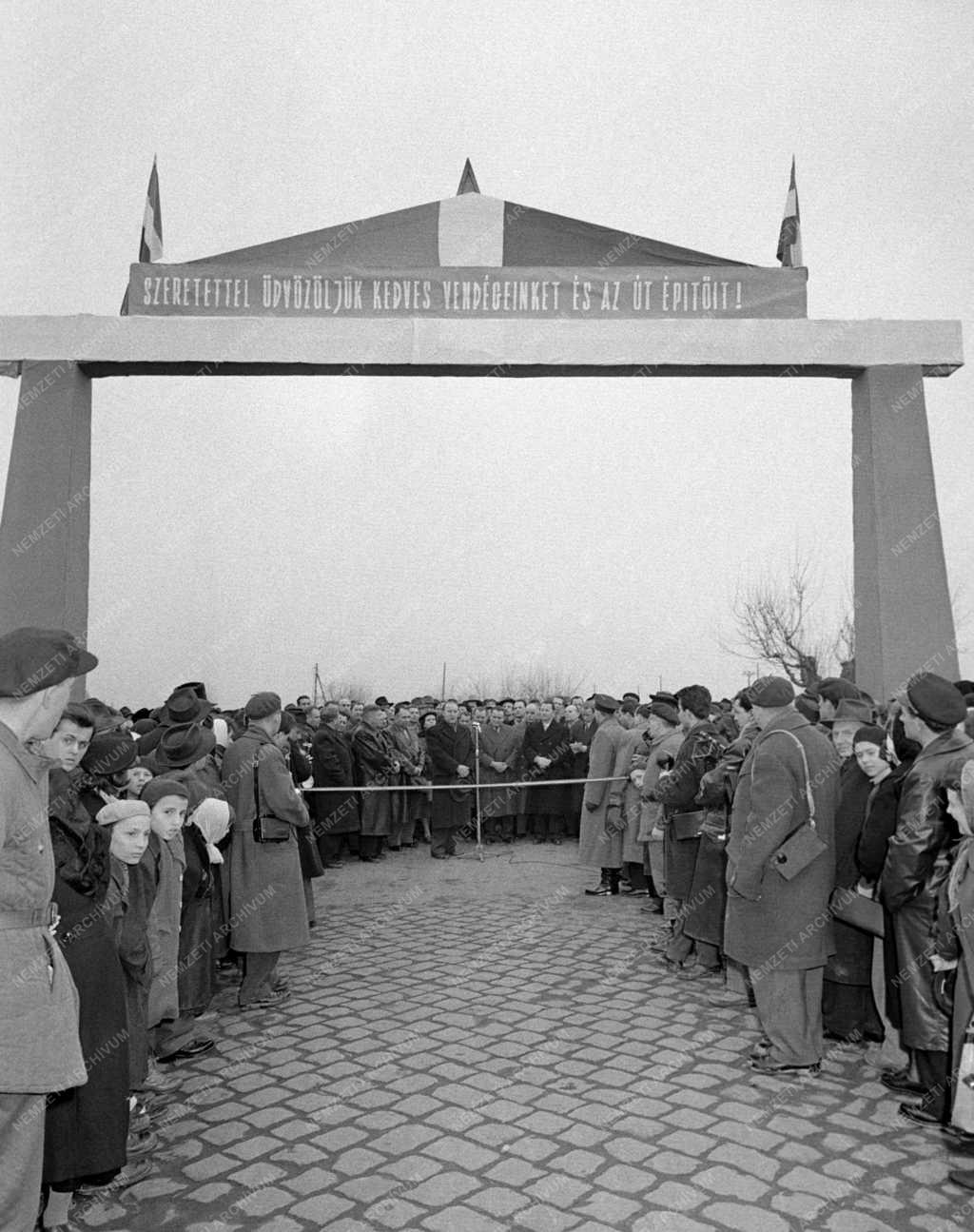 Közlekedés - Belpolitika - Debrecen-Szeged közötti út avatása